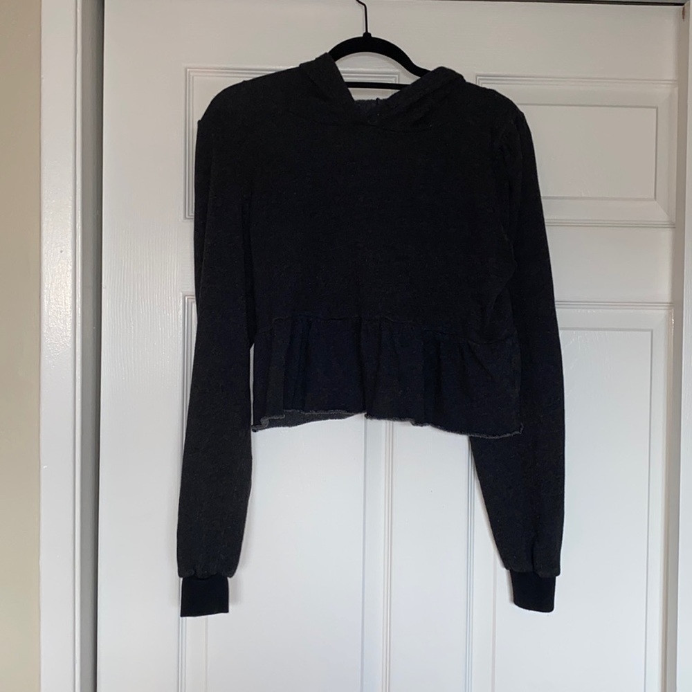 Cropped Urban Outfitters Sweatshirt